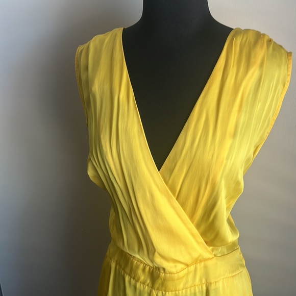 BEBE YELLOW ROMPER - Picture 2 of 6